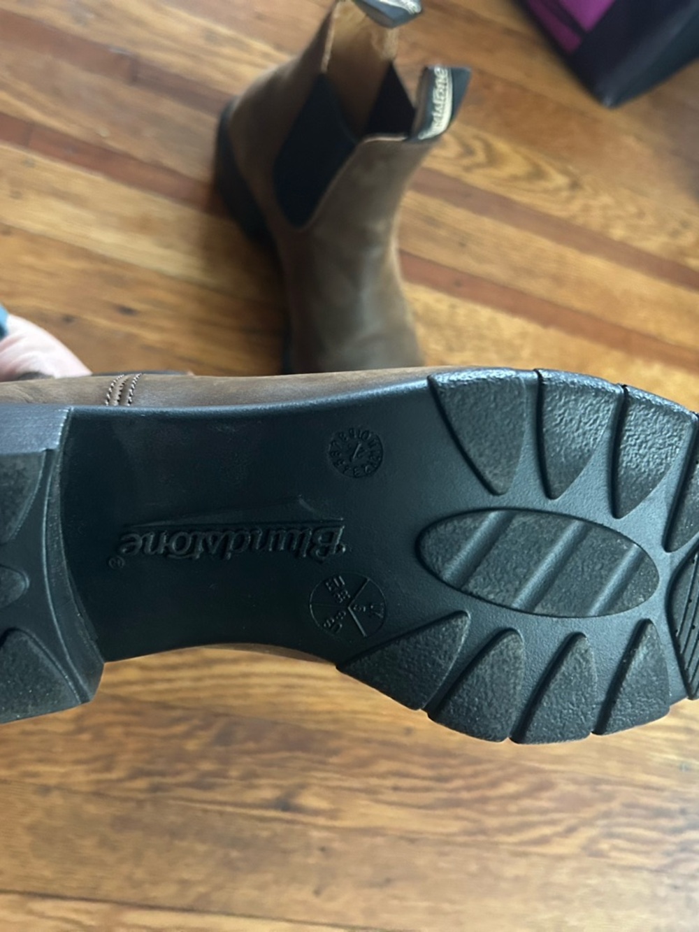 Blundstone Brown Leather Heeled Chelsea Boots - Picture 2 of 3